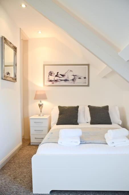Modern Attic Studio Apartment With Harbour Views ペンザンス エクステリア 写真