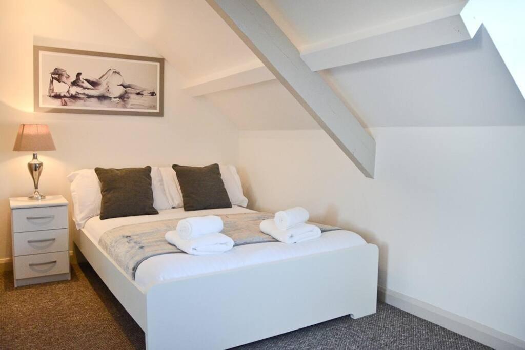 Modern Attic Studio Apartment With Harbour Views ペンザンス エクステリア 写真